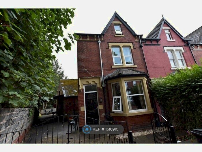 1 Bedroom Flat To Rent In Roundhay Place, Leeds, LS8