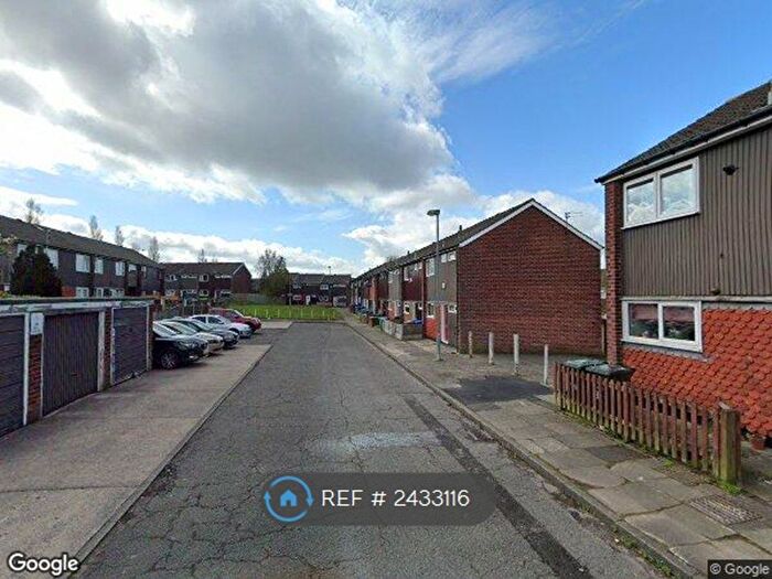 4 Bedroom Semi-Detached House To Rent In Great Howarth, Rochdale, OL12