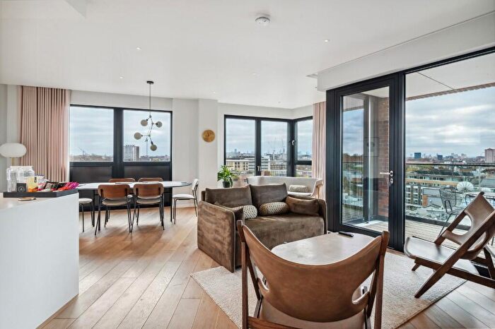 3 Bedroom Flat To Rent In Water Lane, London, NW1