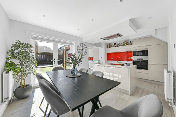5 Bedroom Terraced House For Sale In Surma Close, Whitechapel, London, E1