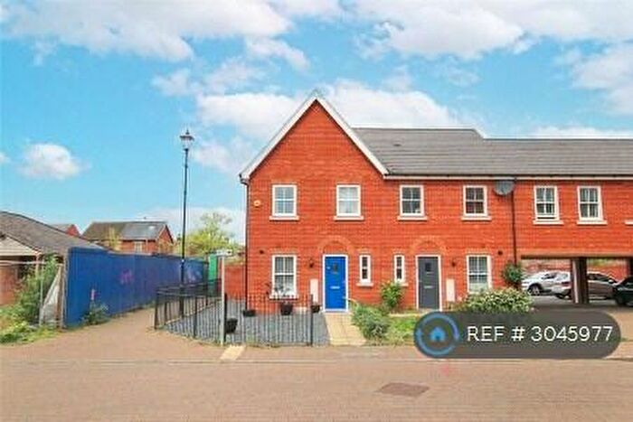 3 Bedroom Semi-Detached House To Rent In Dragoon Road, Colchester, CO2