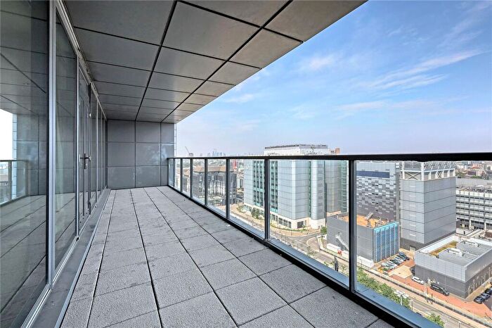 3 Bedroom Apartment To Rent In Blackwall Way, London, E14