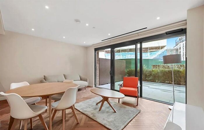 2 Bedroom Flat For Sale In Hampton House, Kings Road Park, Fulham, SW6