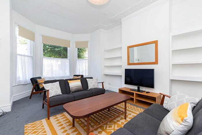 6 Bedroom Terraced House To Rent In Burgoyne Road, Harringay - Hornsey, N4