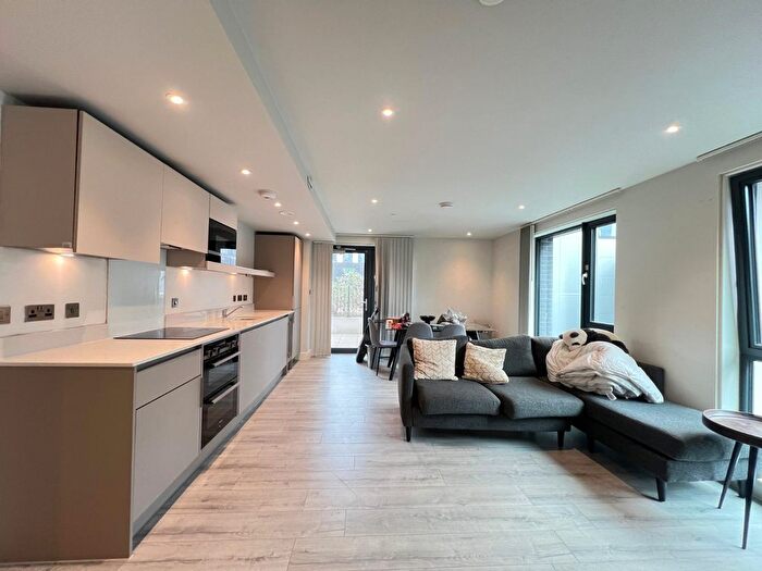 2 Bedroom Flat To Rent In Broad Street, Birmingham, West Midlands, B15