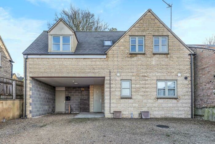 2 Bedroom Apartment To Rent In Albion Street, Chipping Norton, OX7