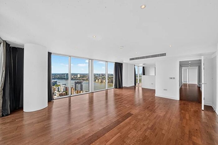 3 Bedroom Flat To Rent In Landmark West Tower, Marsh Wall, E14