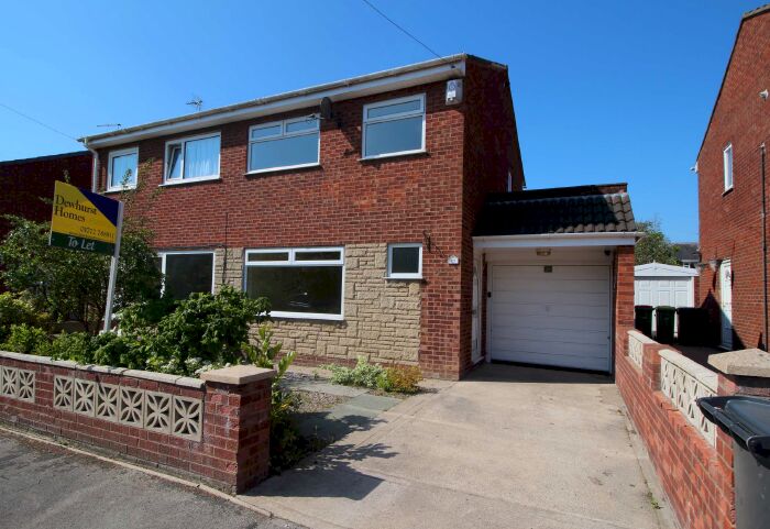 3 Bedroom Semi-Detached House To Rent In Briar Grove, Peston, PR2