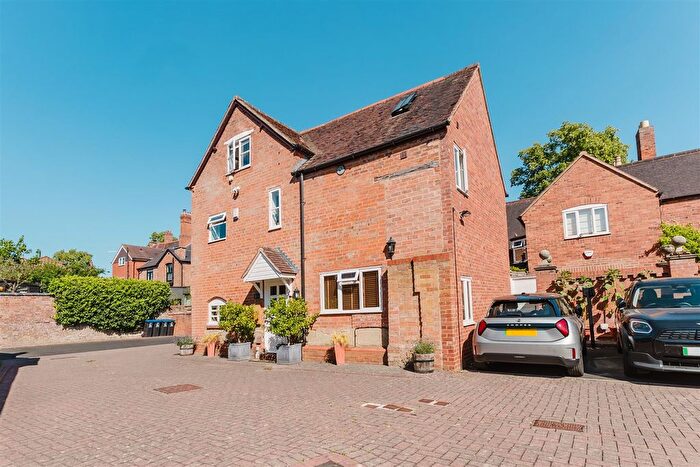 4 Bedroom End Of Terrace House For Sale In West Street, Warwick, CV34