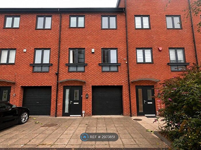 3 Bedroom Terraced House To Rent In Cable Place, Leeds, LS10