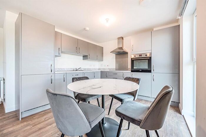 1 Bedroom Flat To Rent In Bedroom Property In Kilpatrick Grove, Edinburgh, EH6