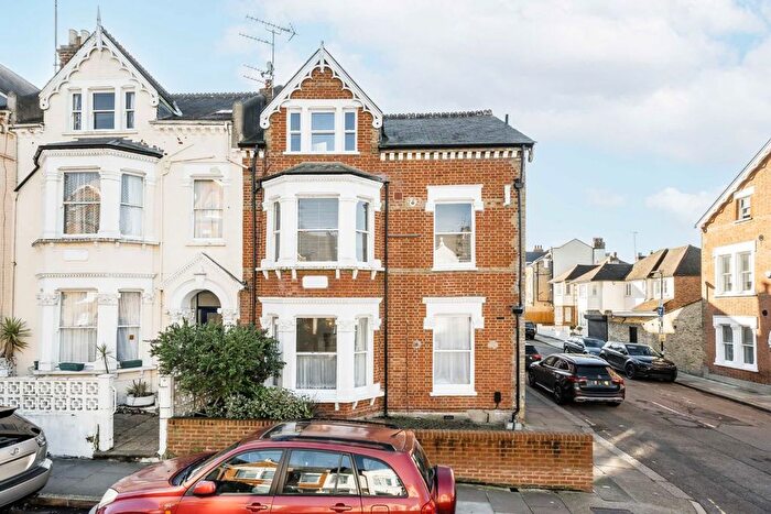 Studio To Rent In Onslow Road, Richmond, TW10