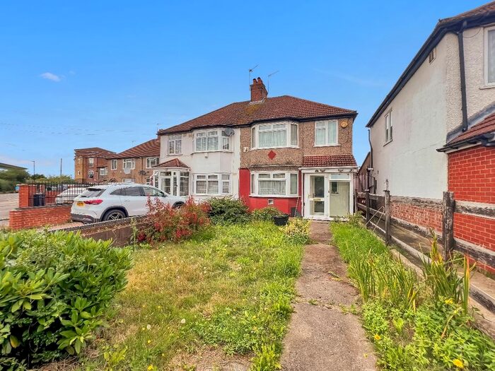3 Bedroom Semi-Detached House To Rent In Beavers Lane, Hounslow, TW4