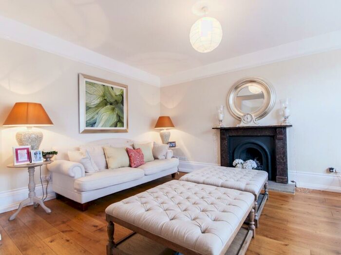 4 Bedroom Semi-Detached House To Rent In Church Green, Witney, OX28