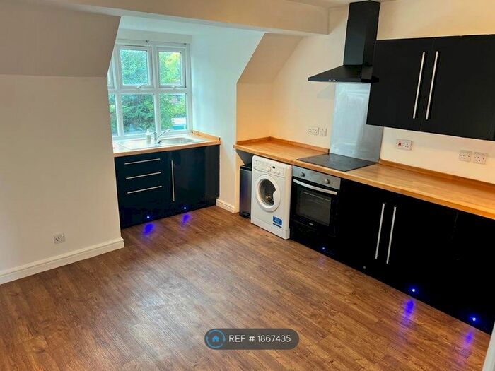 2 Bedroom Flat To Rent In Albemarle Road, Beckenham, BR3