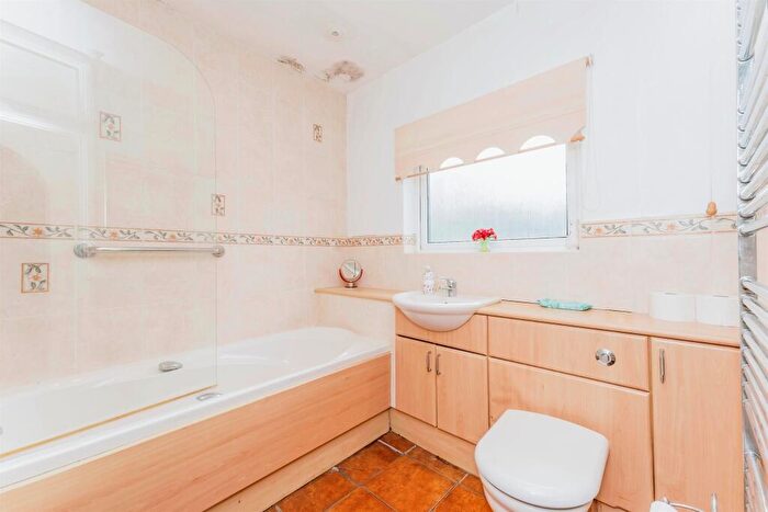2 Bedroom Detached Bungalow For Sale In Saffron Road, Higham Ferrers, NN10