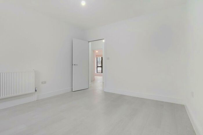 4 Bedroom House To Rent In Carefree Close, Romford, RM5