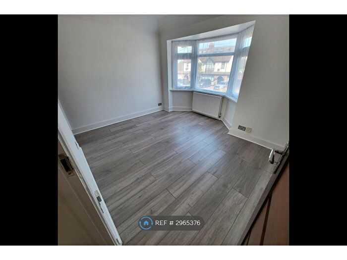 5 Bedroom End Of Terrace House To Rent In Jubilee Drive, Ruislip, HA4