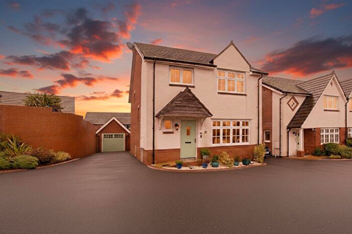 4 Bedroom Detached House For Sale In Kestrel Way, Dawlish, EX7