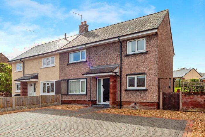 3 Bedroom Semi-Detached House For Sale In Ffordd Pennant, Mostyn, Holywell, Flintshire, CH8