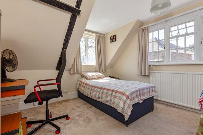 4 Bedroom Detached House For Sale In Murray Road, Horndean, PO8
