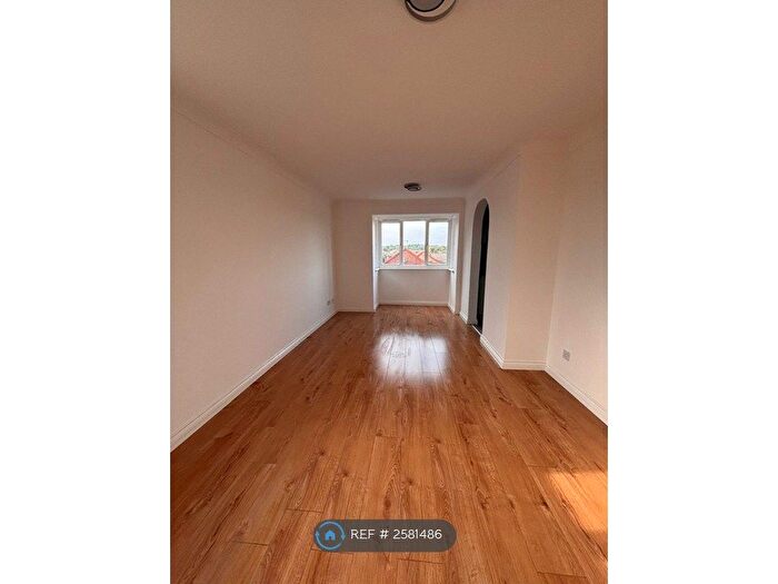 2 Bedroom Flat To Rent In St. Leonards Close, Grays, RM17
