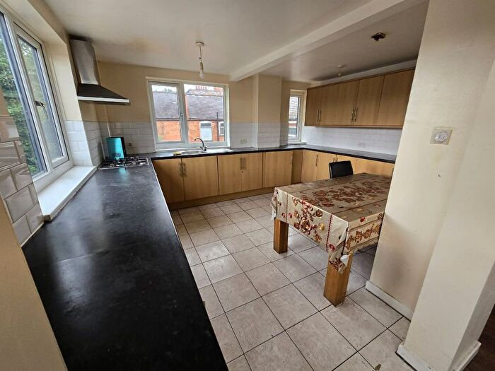 4 Bedroom Flat To Rent In Gwendolen Road, Leicester, LE5