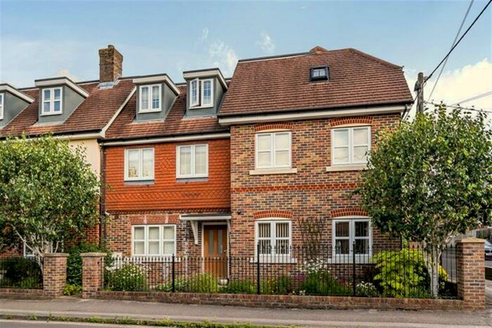 2 Bedroom Apartment To Rent In King George Avenue, Petersfield, GU32