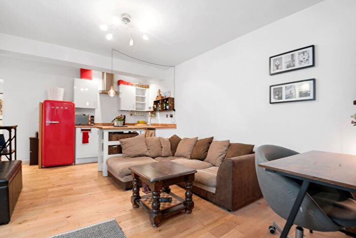 1 Bedroom Flat For Sale In Newington Green, London, N16