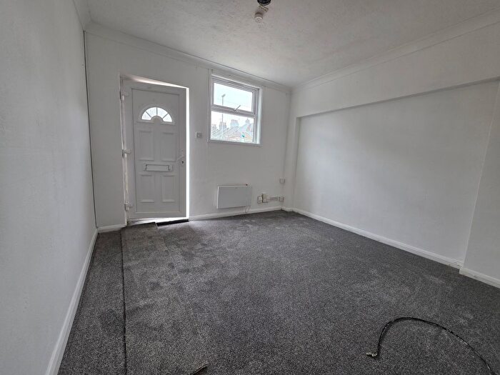 1 Bedroom Flat To Rent In Ashton Road, Luton, LU1