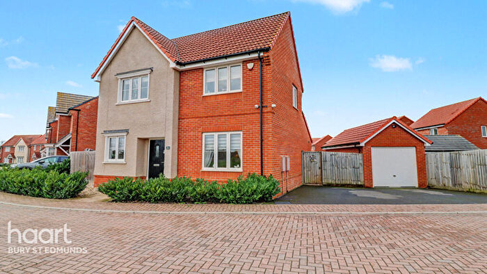 4 Bedroom Detached House For Sale In Chamomile Close, Stowmarket, IP14