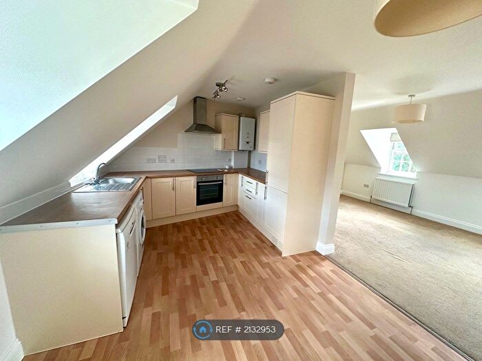 2 Bedroom Flat To Rent In High Street, Windsor, SL4