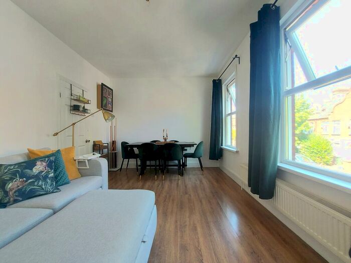 2 Bedroom Flat To Rent In Bloxhall Road, Leyton, E10