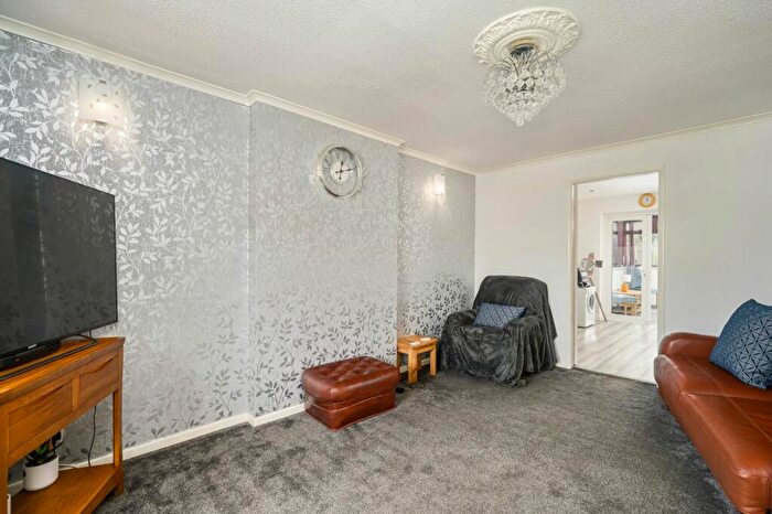 3 Bedroom Detached House For Sale In Hawley Way, Morley, Leeds, LS27