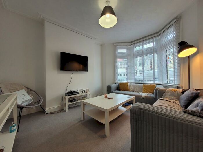 4 Bedroom House To Rent In Summerfield Avenue, Heath, CF14