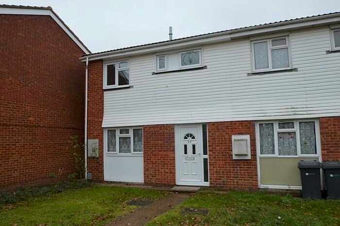 3 Bedroom House To Rent In Bedroom End Of Terrace House In Guildford, GU1