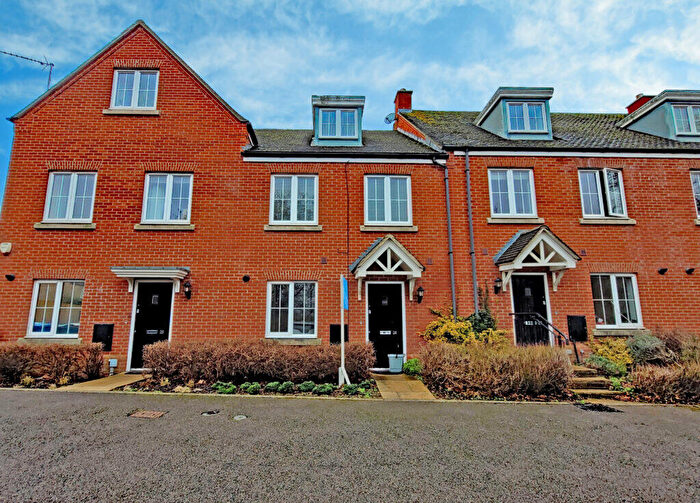 5 Bedroom Town House To Rent In Saffron Close, Banbury, Oxon, OX16