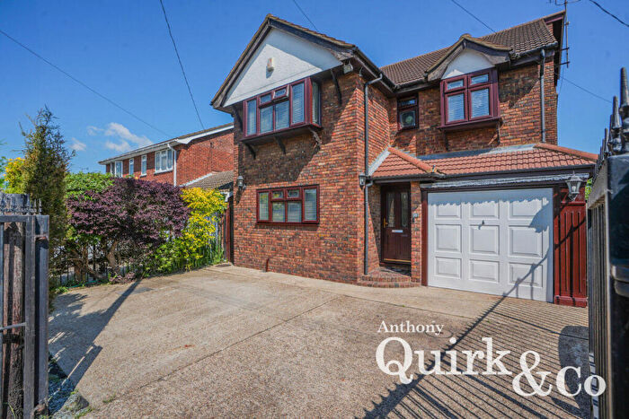 4 Bedroom Detached House For Sale In Larup Avenue, Canvey Island, SS8