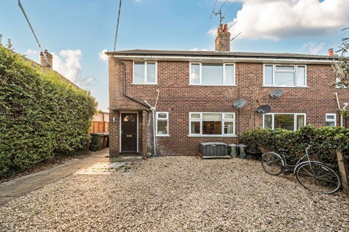 2 Bedroom Flat For Sale In Farmoor, Oxford, OX2