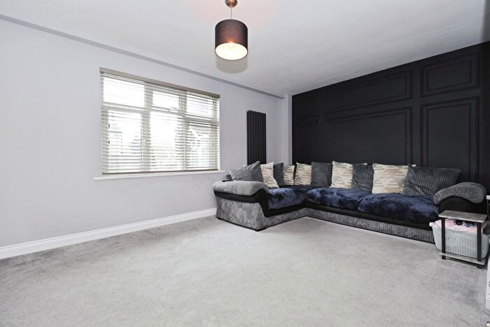 2 Bedroom Flat For Sale In Sowerby Road, York, North Yorkshire, YO26