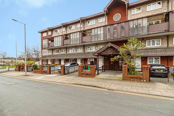 3 Bedroom Apartment To Rent In Lockton Close, Manchester, Greater Manchester, M1