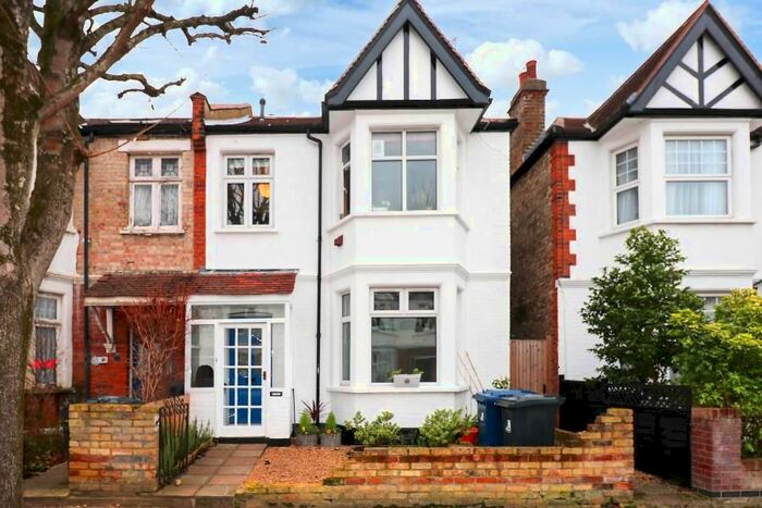2 Bedroom Flat To Rent In Kingsdown Avenue, London W13