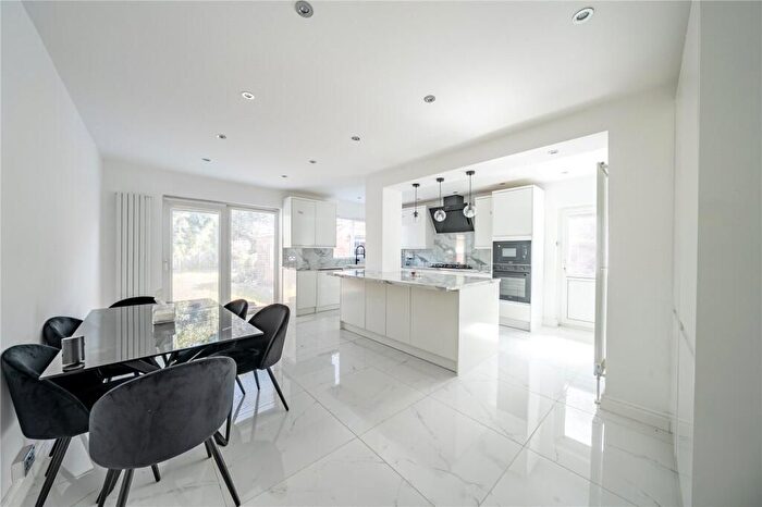 4 Bedroom Semi-Detached House To Rent In London, SW2