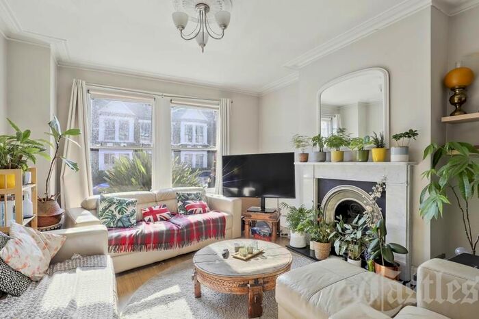 4 Bedroom Flat To Rent In Nightingale Lane, London, N8