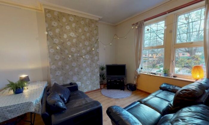 6 Bedroom Flat To Rent In Holly Bank, Headingley, Leeds, LS6