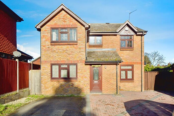 5 Bedroom Detached House For Sale In Crothall Close, London, N13