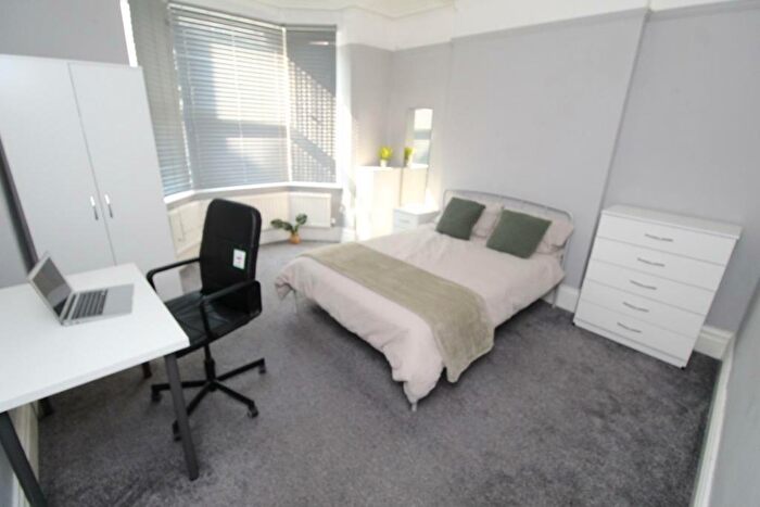6 Bedroom Semi-Detached House To Rent In Trinity Avenue, Lenton, Nottingham, NG7
