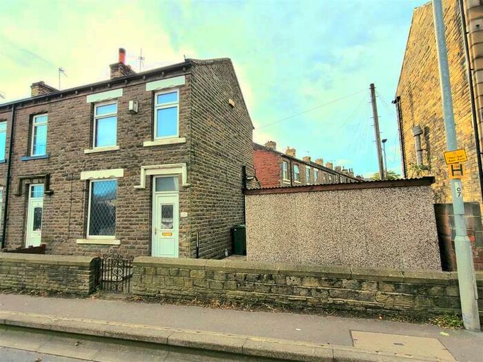 2 Bedroom Town House To Rent In Dewsbury Road, Cleckheaton, BD19