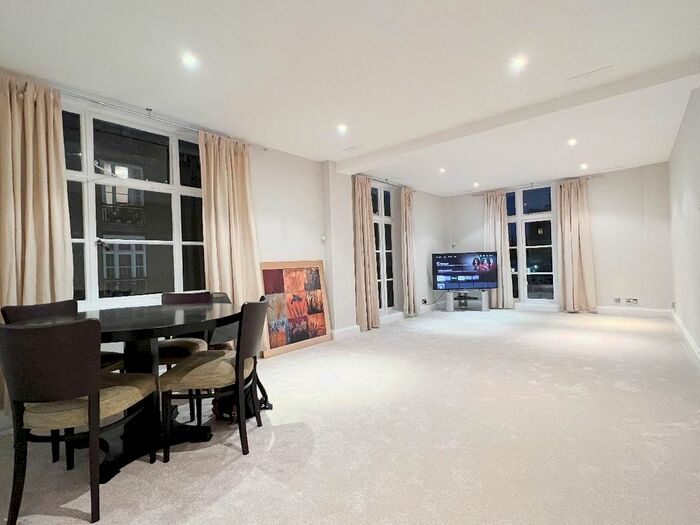 2 Bedroom Flat To Rent In Hertford Street, London, W1J