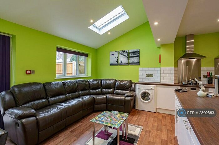 8 Bedroom End Of Terrace House To Rent In Charles Street, Portsmouth, PO1